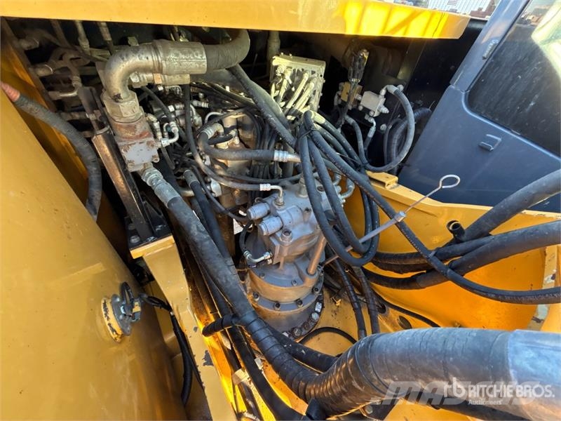 John Deere 210G LC Paletli ekskavatörler