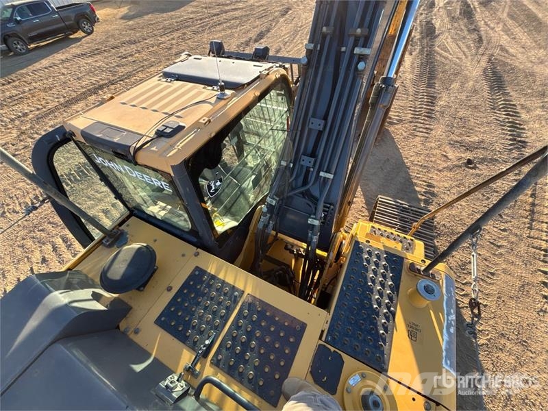 John Deere 210G LC Paletli ekskavatörler