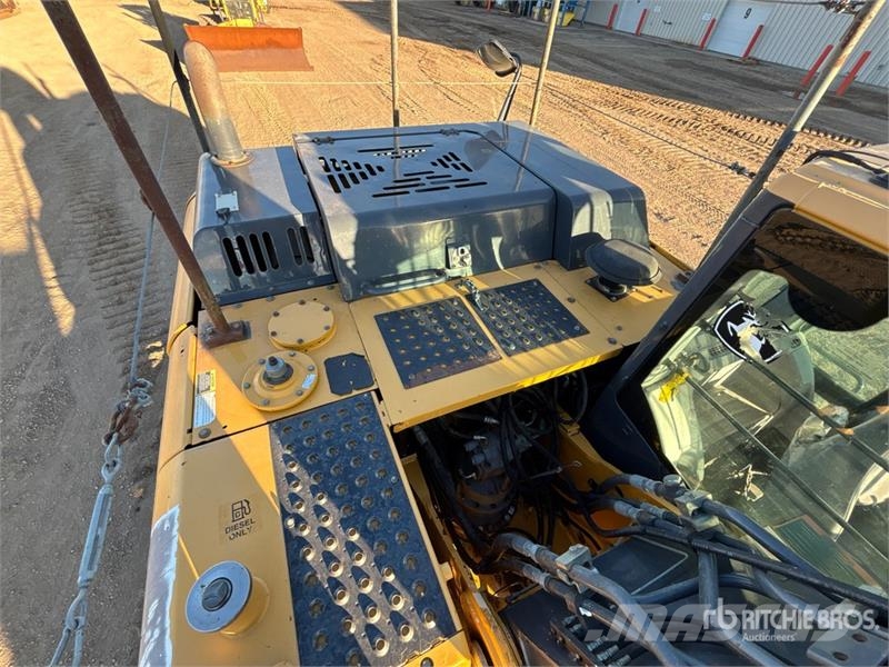 John Deere 210G LC Paletli ekskavatörler