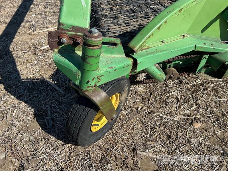 John Deere 212 12 ft Draper Combine Pickup Header Leikkuupöydät