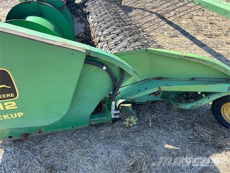 John Deere 212 12 ft Draper Combine Pickup Header Leikkuupöydät