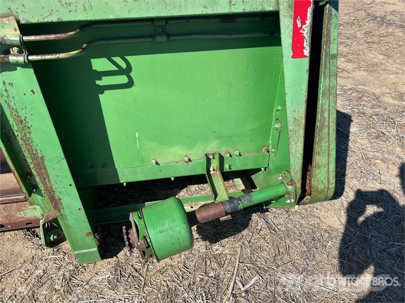 John Deere 212 12 ft Draper Combine Pickup Header Leikkuupöydät