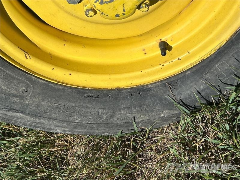 John Deere 2130 2WD Tractor Tractors