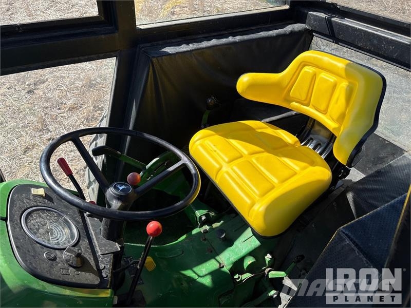 John Deere 2155 4WD Utility Tractor Taajamatraktorit