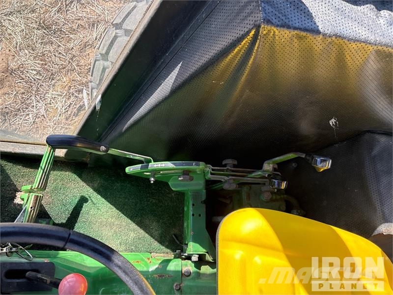John Deere 2155 4WD Utility Tractor Taajamatraktorit