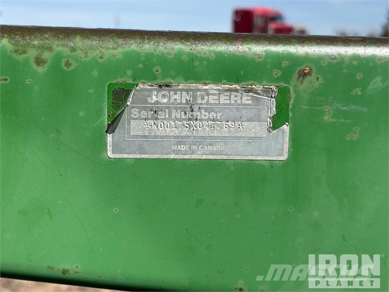John Deere 2155 4WD Utility Tractor Taajamatraktorit