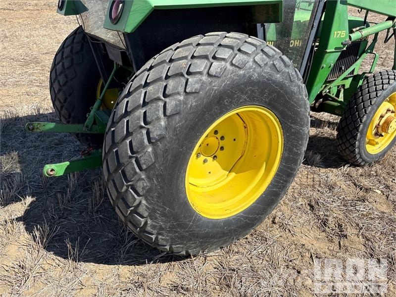 John Deere 2155 4WD Utility Tractor Taajamatraktorit