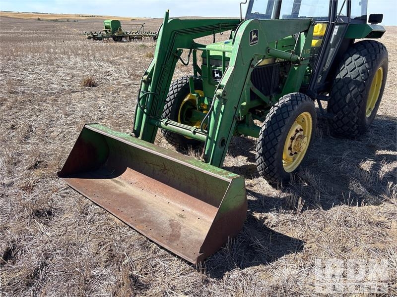 John Deere 2155 4WD Utility Tractor Taajamatraktorit