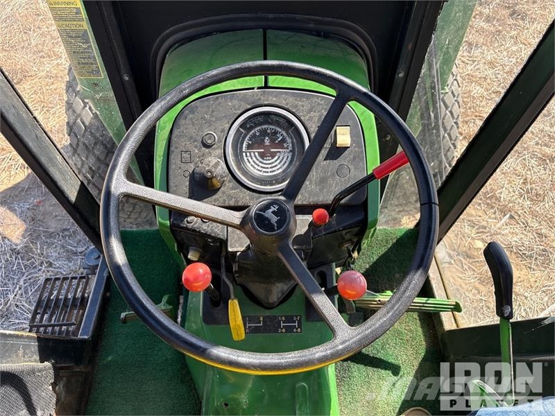 John Deere 2155 4WD Utility Tractor Taajamatraktorit