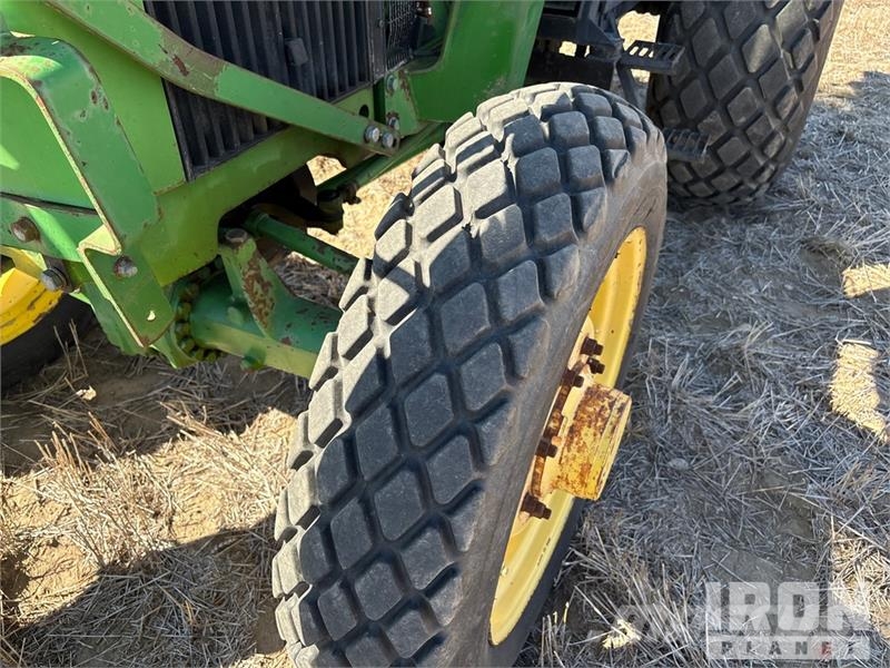 John Deere 2155 4WD Utility Tractor Taajamatraktorit