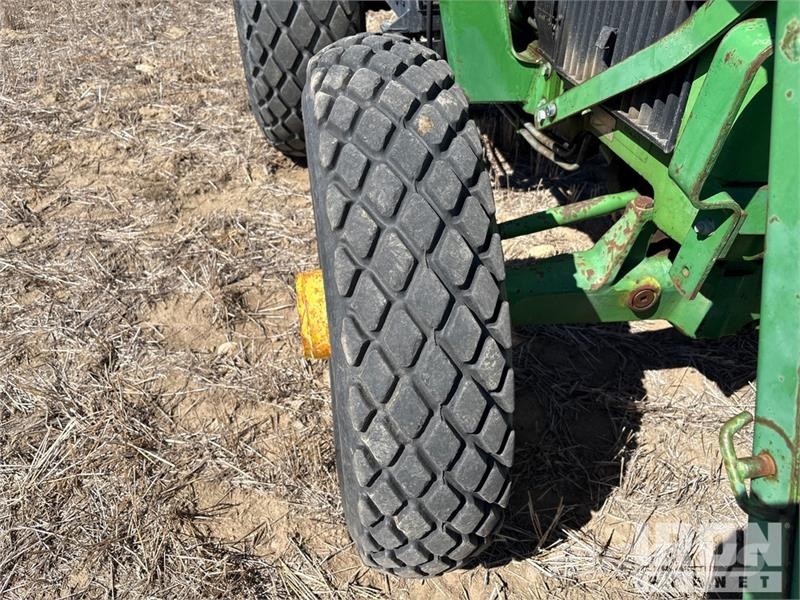 John Deere 2155 4WD Utility Tractor Taajamatraktorit
