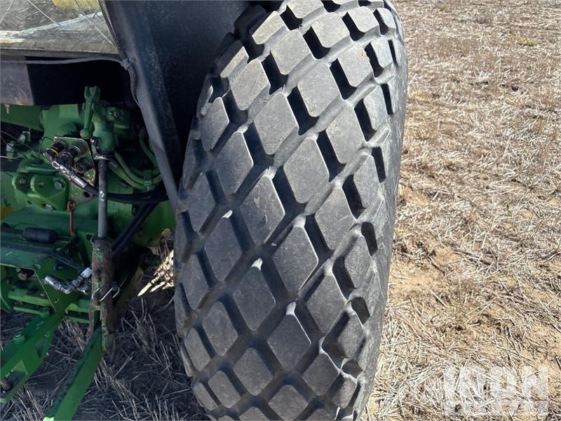 John Deere 2155 4WD Utility Tractor Taajamatraktorit