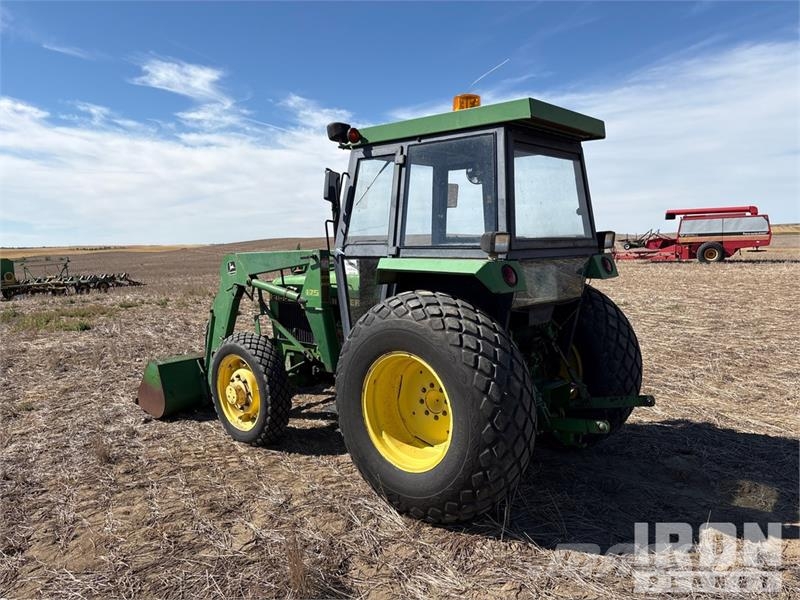 John Deere 2155 4WD Utility Tractor Taajamatraktorit