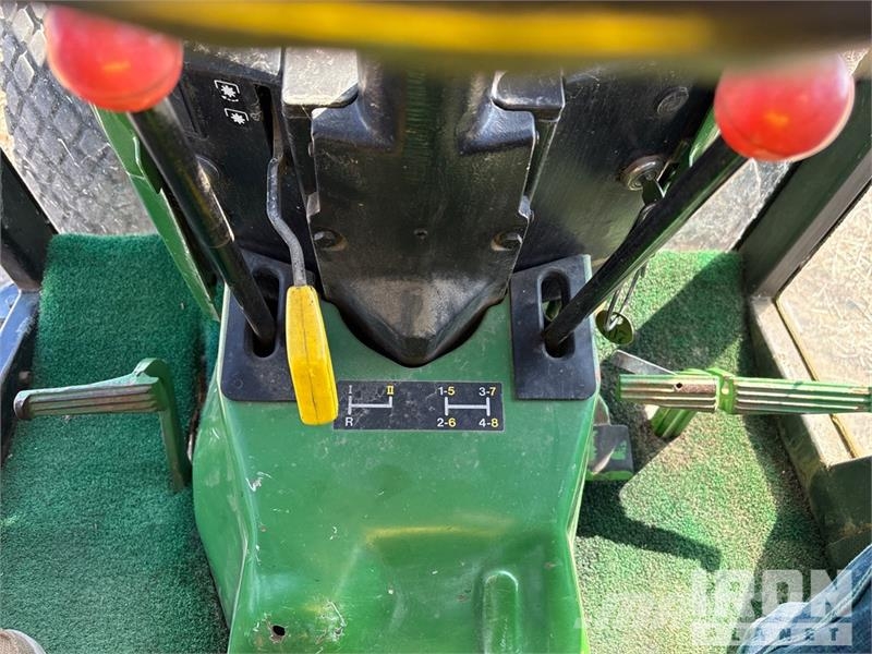 John Deere 2155 4WD Utility Tractor Taajamatraktorit