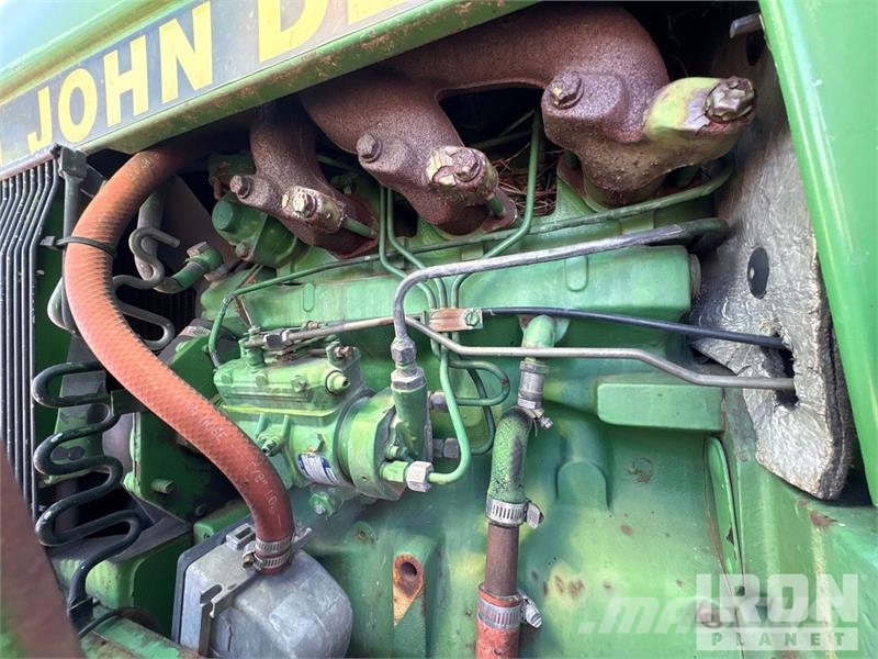 John Deere 2155 4WD Utility Tractor Taajamatraktorit