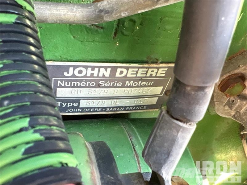 John Deere 2155 4WD Utility Tractor Taajamatraktorit