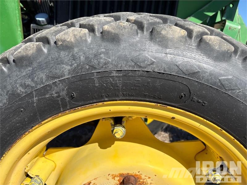 John Deere 2155 4WD Utility Tractor Taajamatraktorit
