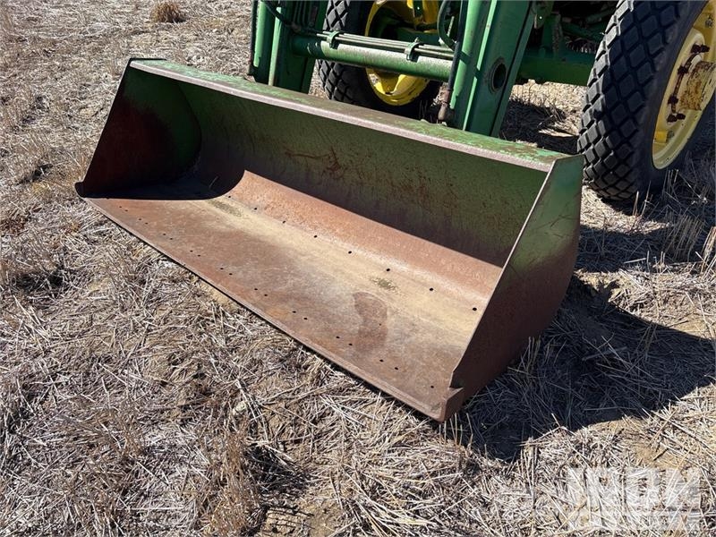 John Deere 2155 4WD Utility Tractor Taajamatraktorit