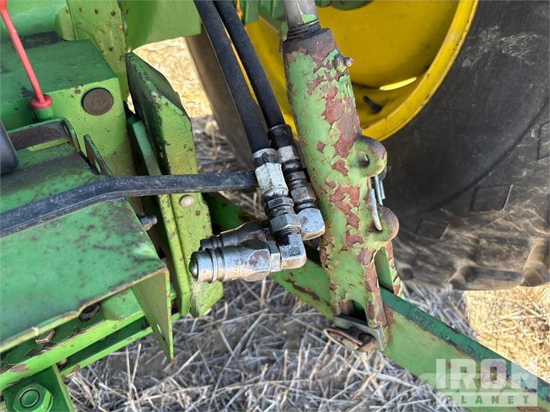 John Deere 2155 4WD Utility Tractor Taajamatraktorit