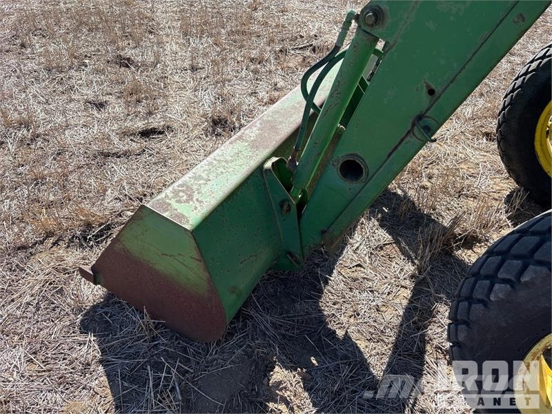 John Deere 2155 4WD Utility Tractor Taajamatraktorit