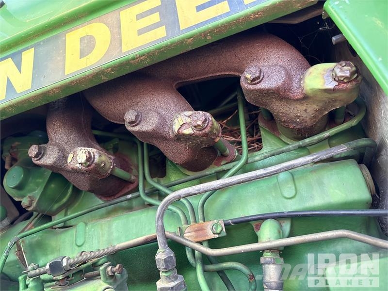 John Deere 2155 4WD Utility Tractor Taajamatraktorit