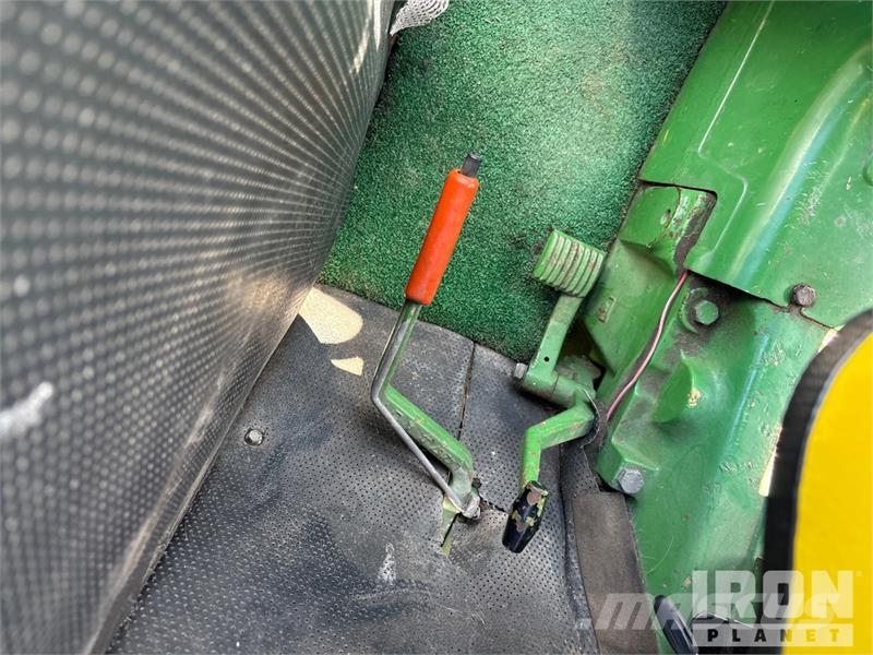 John Deere 2155 4WD Utility Tractor Taajamatraktorit