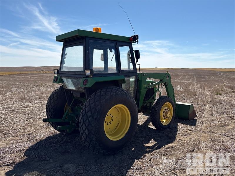 John Deere 2155 4WD Utility Tractor Taajamatraktorit