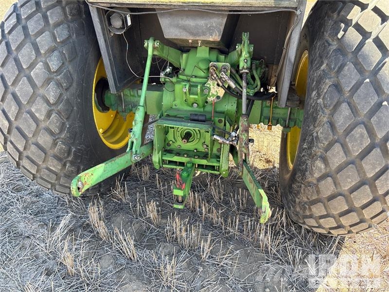 John Deere 2155 4WD Utility Tractor Taajamatraktorit