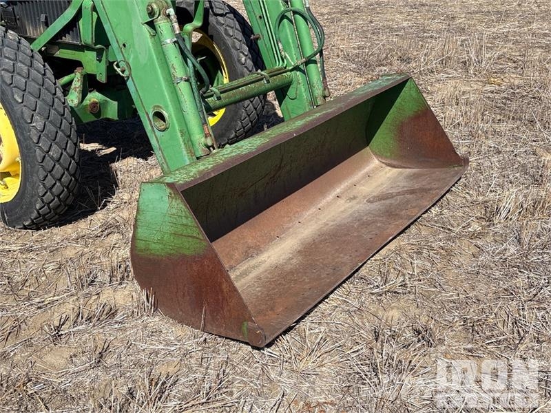 John Deere 2155 4WD Utility Tractor Taajamatraktorit