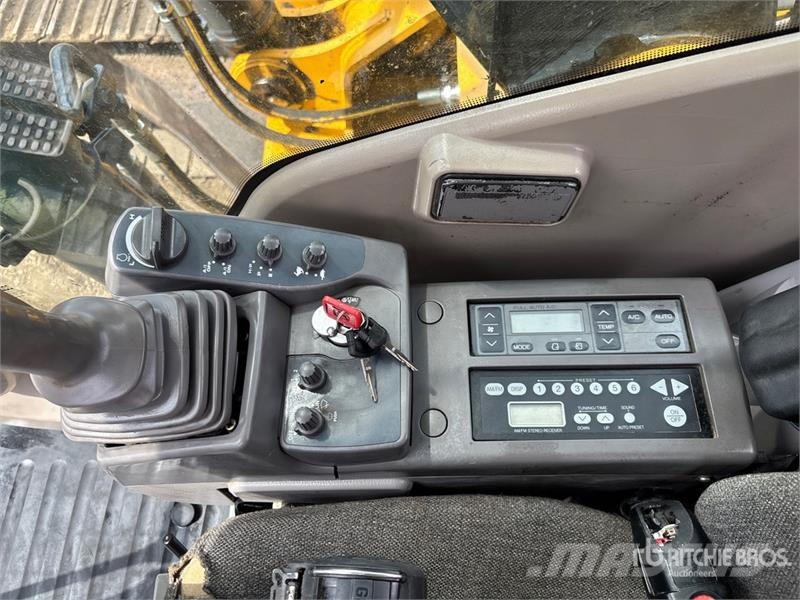 John Deere 240D Kāpurķēžu ekskavatori