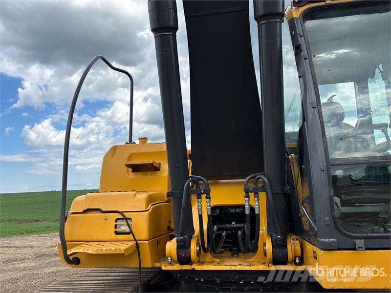 John Deere 240D Kāpurķēžu ekskavatori