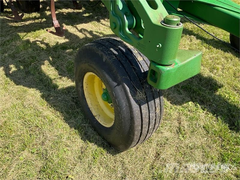 John Deere 2410 47 ft Chisel Plow Плуги