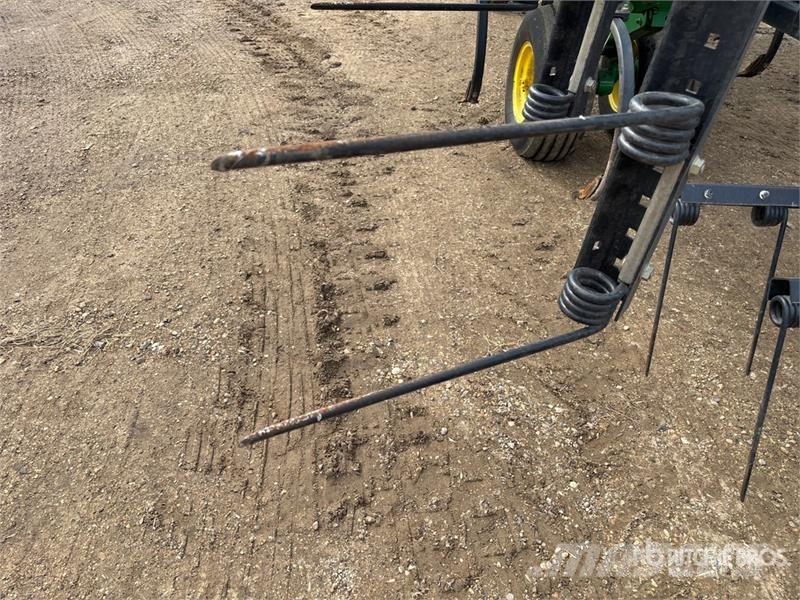 John Deere 2410 54 ft Chisel Plow Плуги