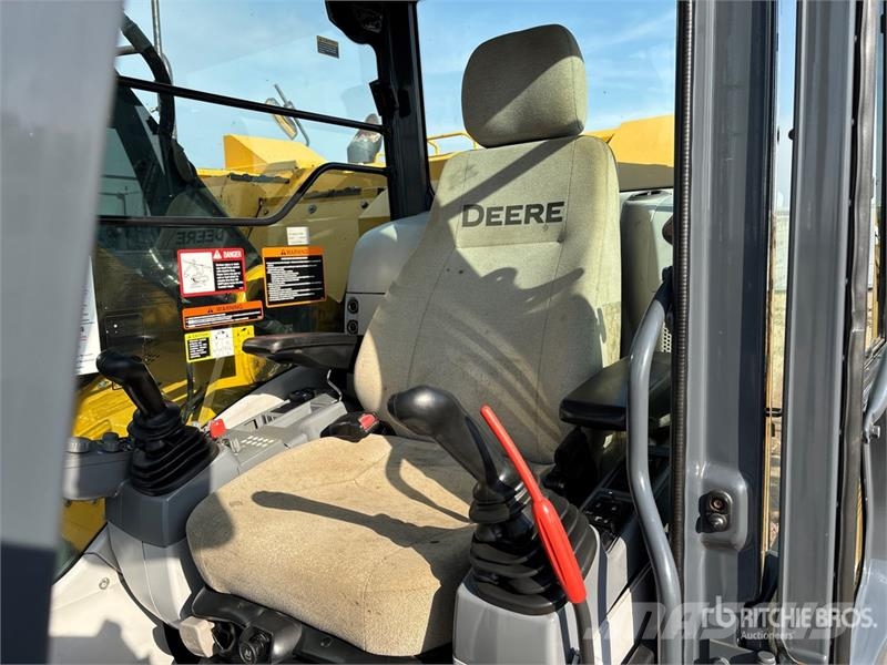 John Deere 245G LC Tracked Excavator Beltegraver