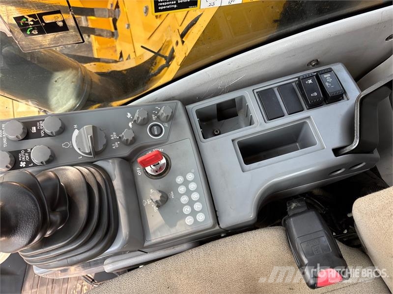 John Deere 245G LC Tracked Excavator Beltegraver