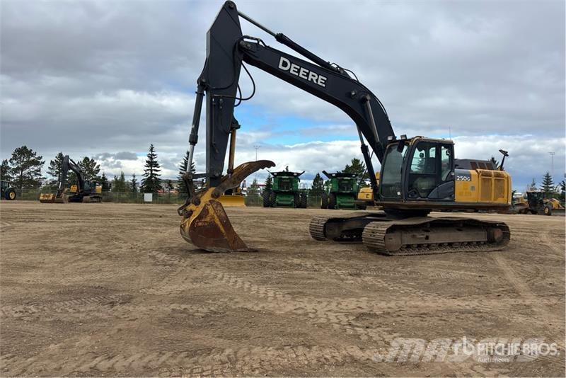 John Deere 250G LC Paletli ekskavatörler