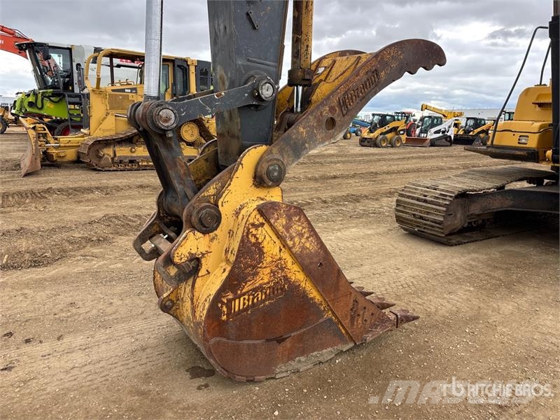 John Deere 250G LC Paletli ekskavatörler