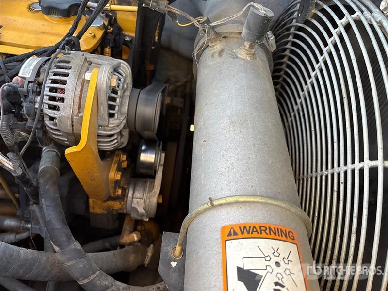John Deere 250G LC Gravemaskiner på larvebånd