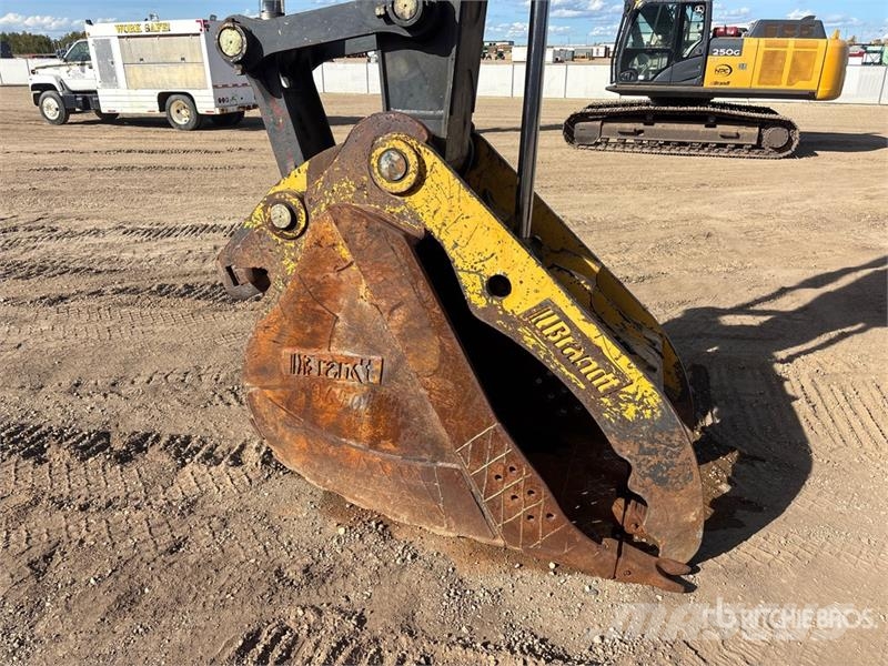 John Deere 250G Tracked Excavator 履带挖掘机