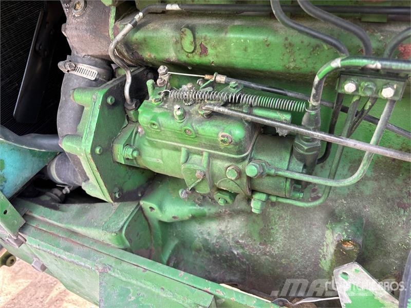 John Deere 2550 4WD Tractor Tractors