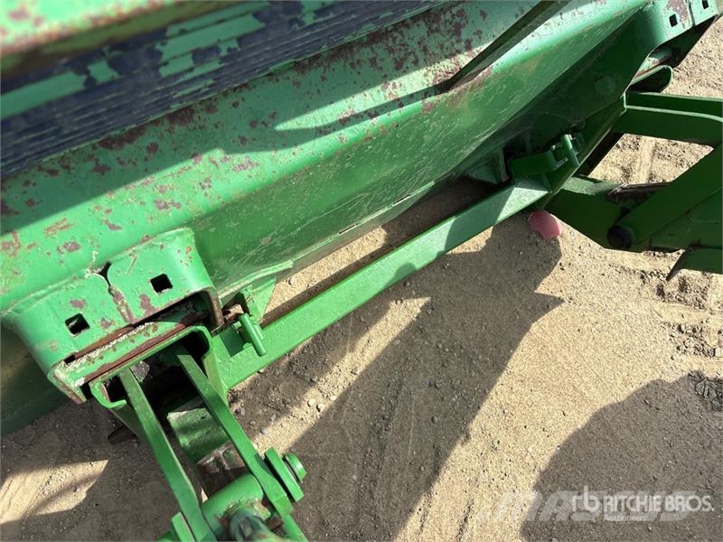 John Deere 2550 4WD Tractor Tractors