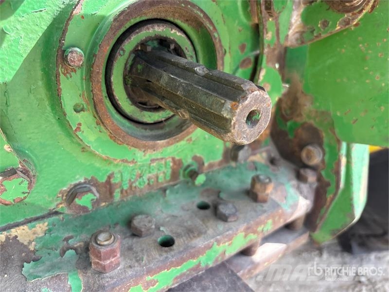John Deere 2550 4WD Tractor Tractors