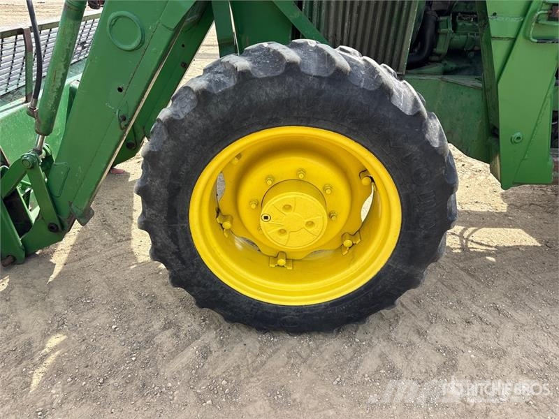 John Deere 2550 4WD Tractor Tractors