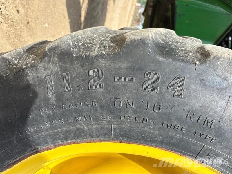 John Deere 2550 4WD Tractor Tractors
