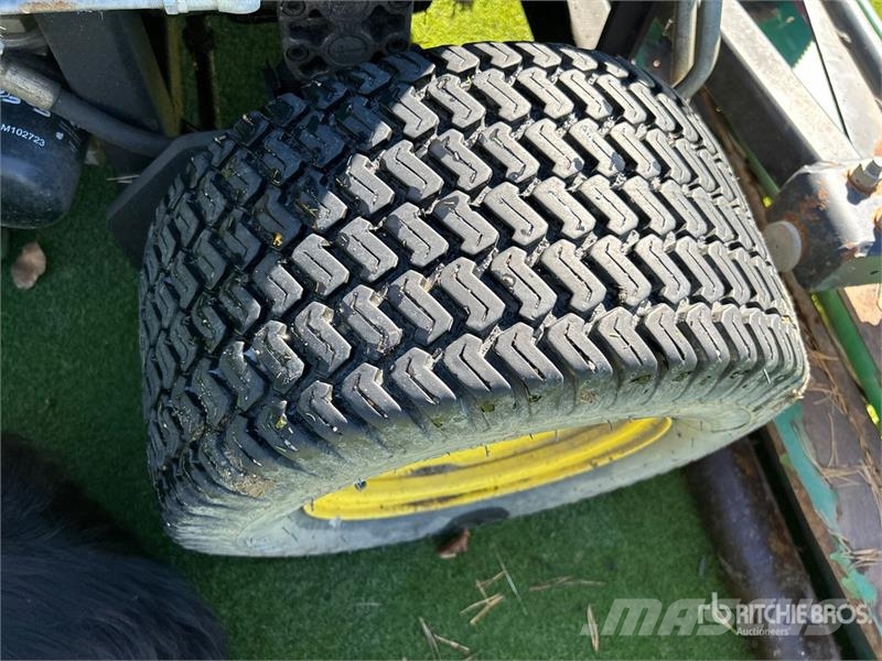 John Deere 2635A Greens Mower مكونات أخرى