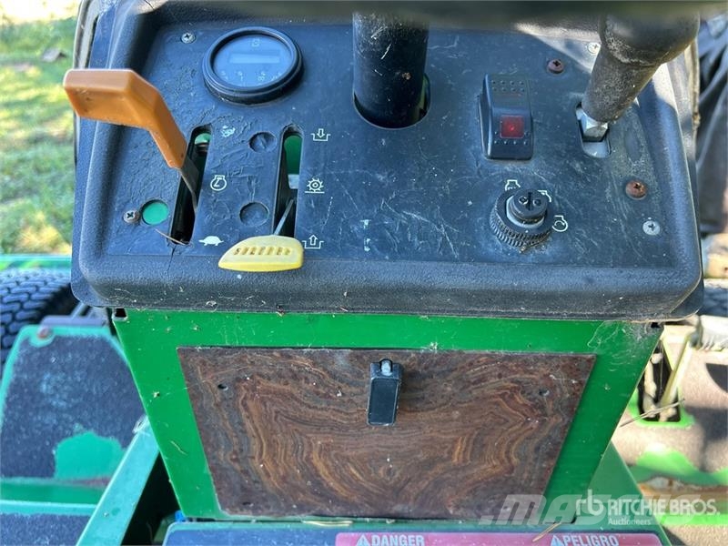 John Deere 2653B Fairway Mower (Inoperable) ماكينات جز العشب