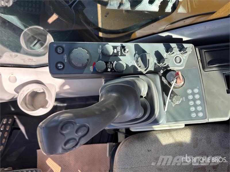 John Deere 290GLC Tracked Excavator حفارات زحافة