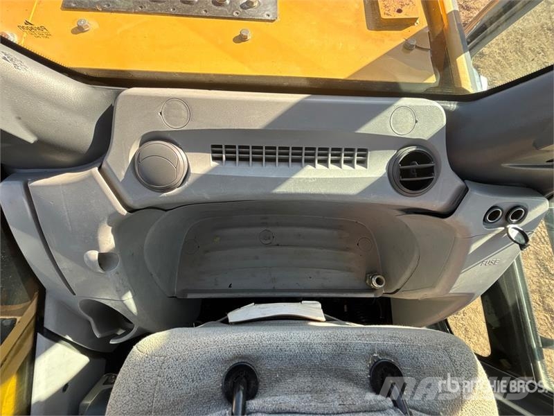 John Deere 290GLC Tracked Excavator حفارات زحافة