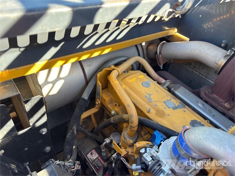 John Deere 290GLC Tracked Excavator حفارات زحافة