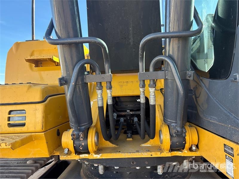 John Deere 290GLC Tracked Excavator حفارات زحافة